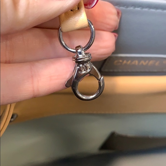 CHANEL Tote - Picture 14 of 15